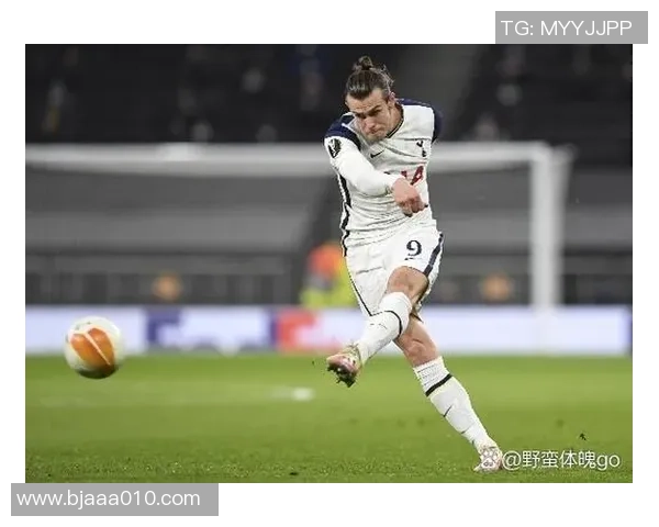 全球十大足球球星绝招排名揭秘 探索传奇球员的独门技巧与精彩瞬间 全球十大足球球星绝招排名揭秘 探索传奇球员的独门技巧与精彩瞬间